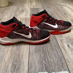 Youth Nike zoom ascension basketball/ court shoes